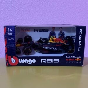 Bburago 1:43 Scale Model Oracle RB19 Formula 1 Car
